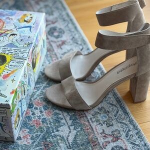 ✨ Jeffrey Campbell Lindsay Heels – Taupe Suede (Size 9)✨